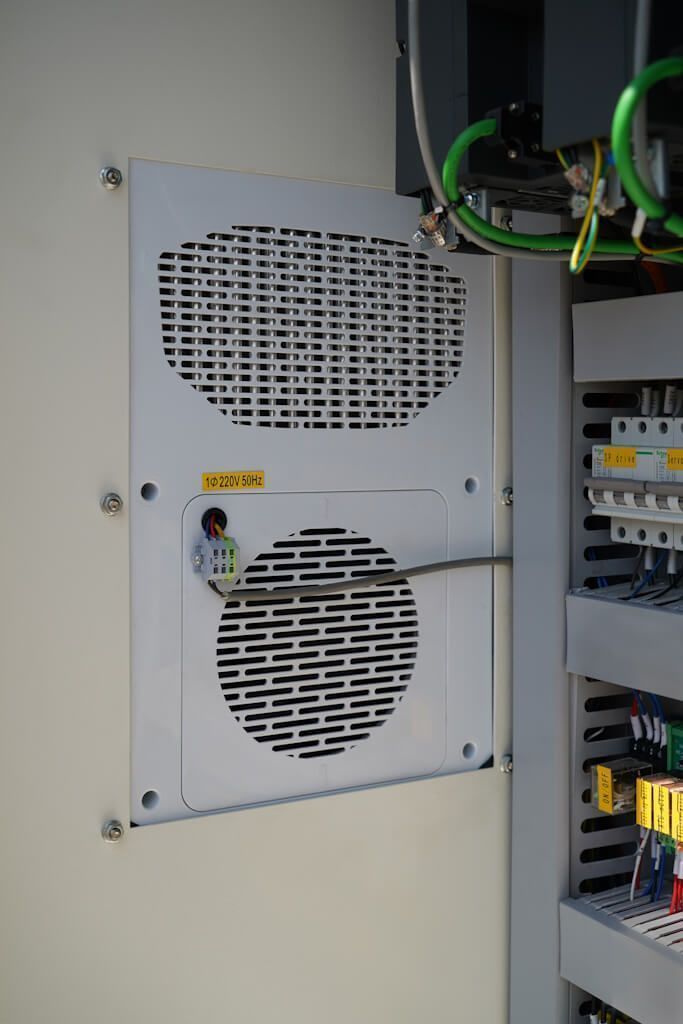 Вертикальный обрабатывающий центр с ЧПУ MILLMASTER VMM-1050 S4