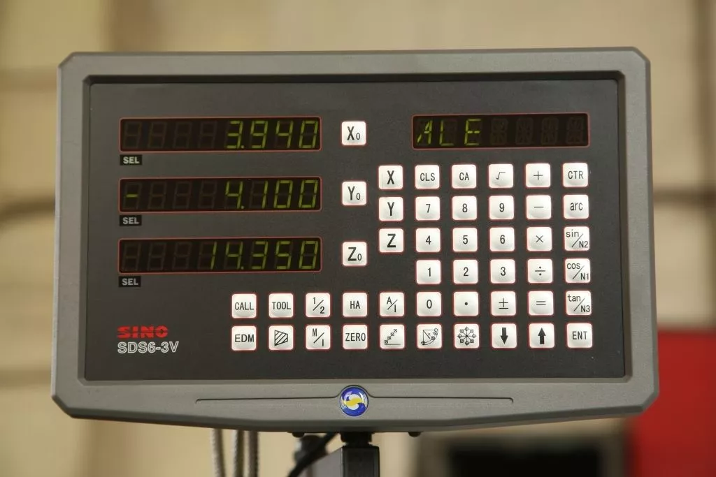 Универсальный токарно-винторезный станок Turner MLM 320x1000