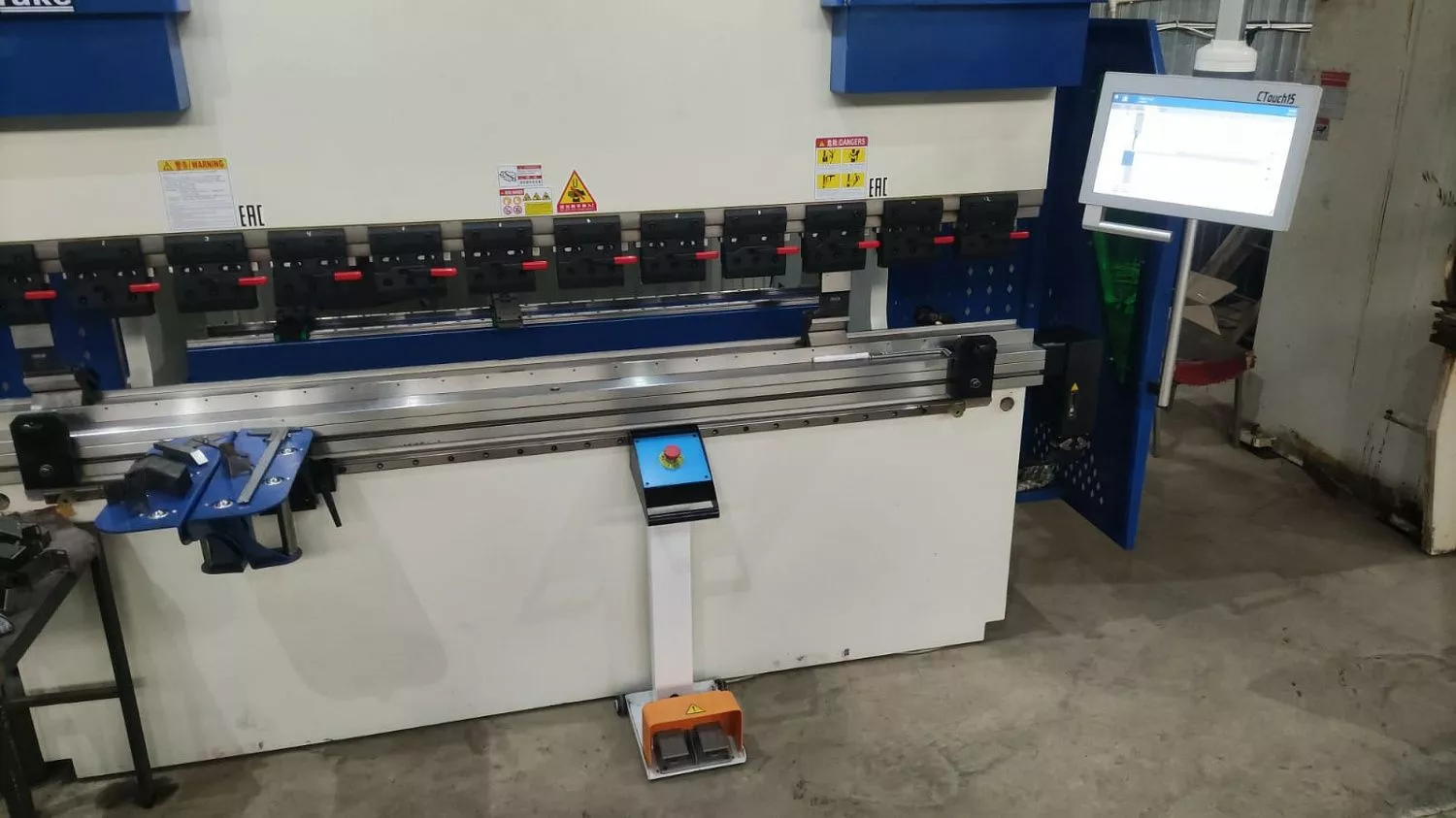 Гидравлический листогибочный пресс ES 25100 с ЧПУ CTouсh 15 Кострома