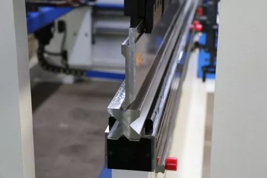 Пресс листогибочный гидравлический серия TrueBend  MB  32130 c ЧПУ Delem DA-53T
