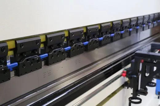 Пресс листогибочный гидравлический серия TrueBend  MB  32130 c ЧПУ Delem DA-53T