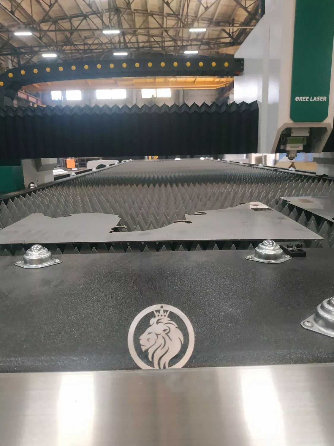 Оптоволоконный лазерный станок для резки металла FM 6015AT6 IPG 1500 Вт Домодедово